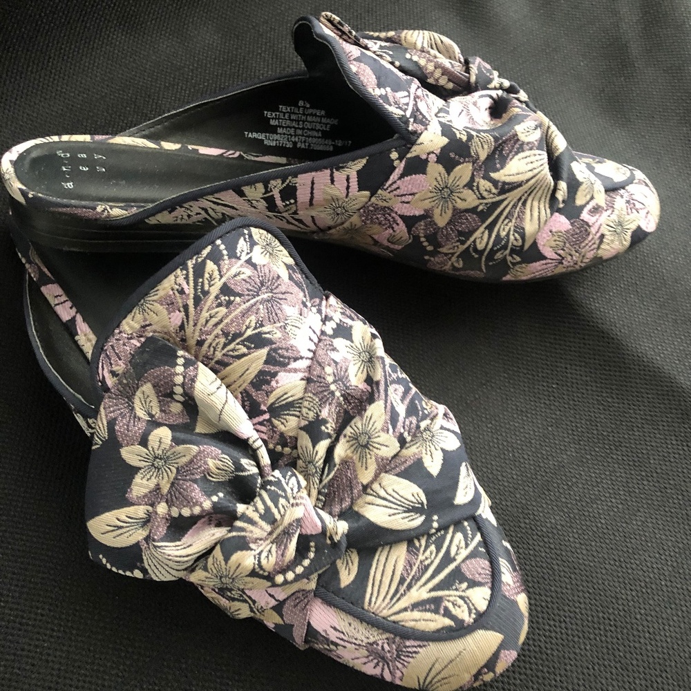 Mules/Flats size 8